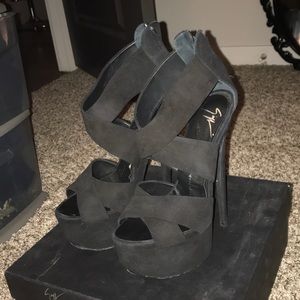 Giuseppe zanotti suede heels